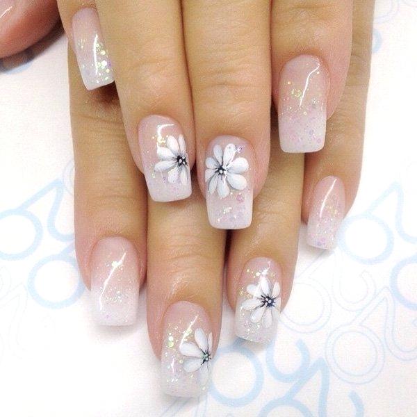 Charming white flower Gel nail art