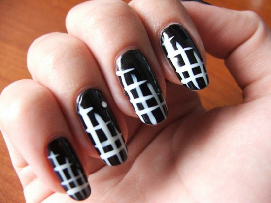 Checkerboard black white Stripe nail art