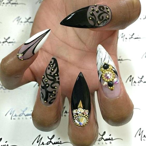 Elegant sharp black white print Stones nail art