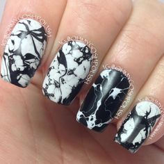 Fantastic black & white print Marble nail art