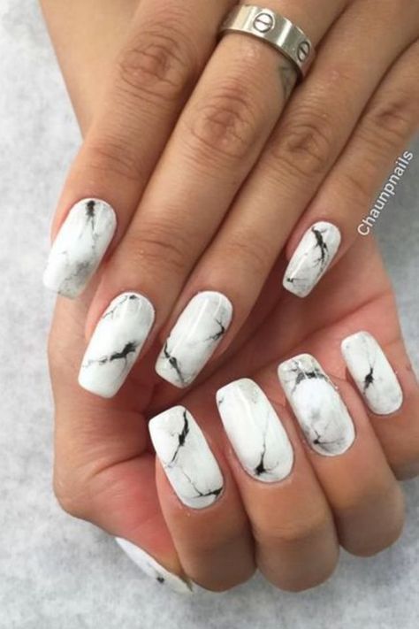 Girlish white print Marble nail art