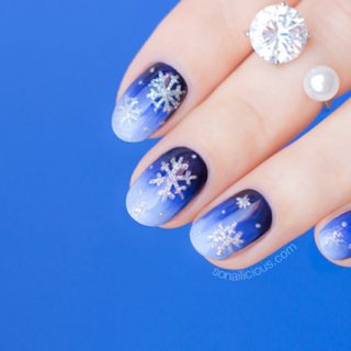 Lovely blue snowflake Christmas nail art