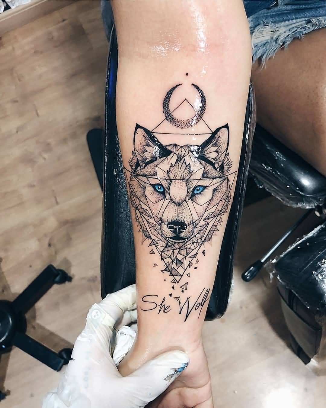 wolf tattoo girl arm